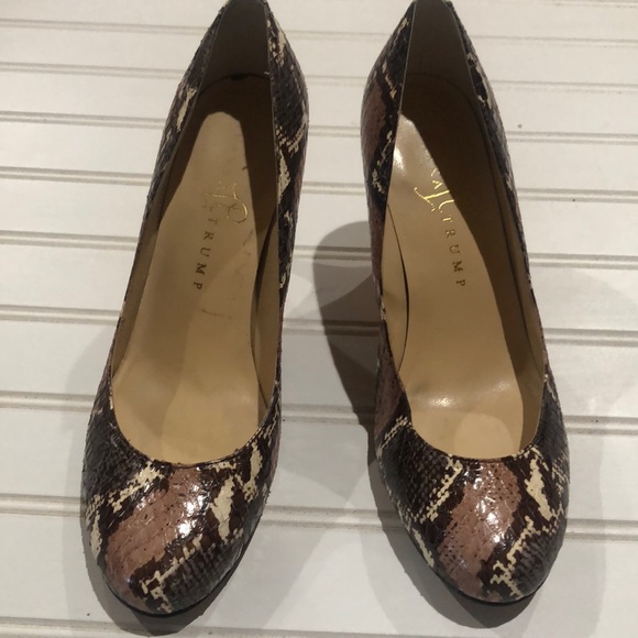 Ivanka Trump snake print round toe heels - Picture 2 of 9